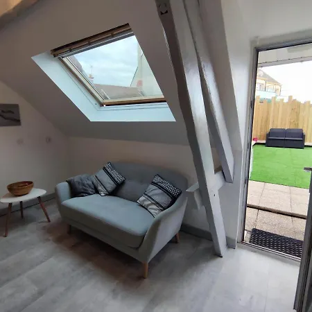 Joli Petit T2 Terrasse Proche Du Phare Apartment Calais Exterior photo