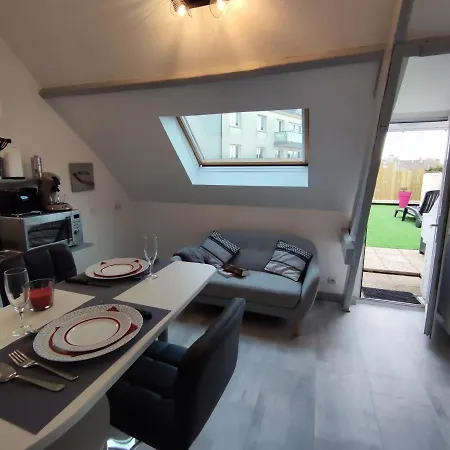 Joli Petit T2 Terrasse Proche Du Phare Apartment Calais Exterior photo
