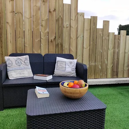 Joli Petit T2 Terrasse Proche Du Phare Apartment Calais Exterior photo